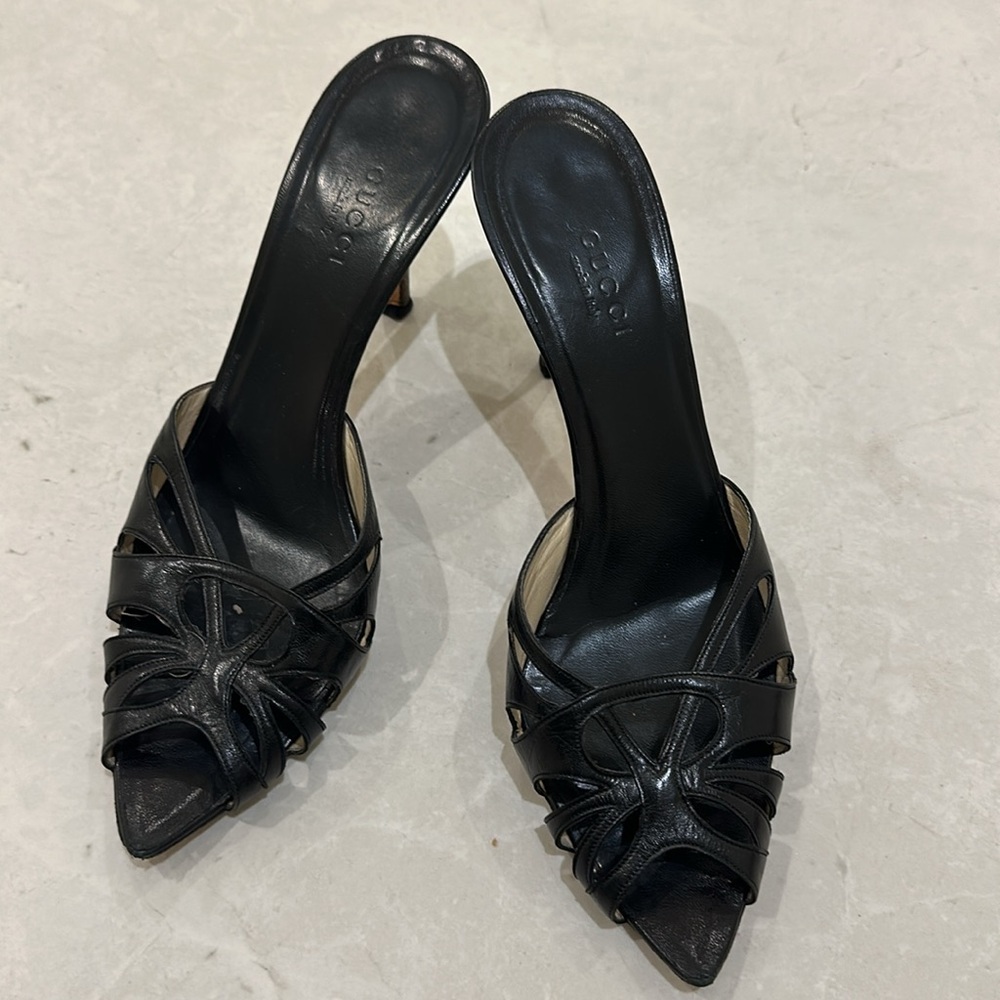 Gucci black slides 7b
